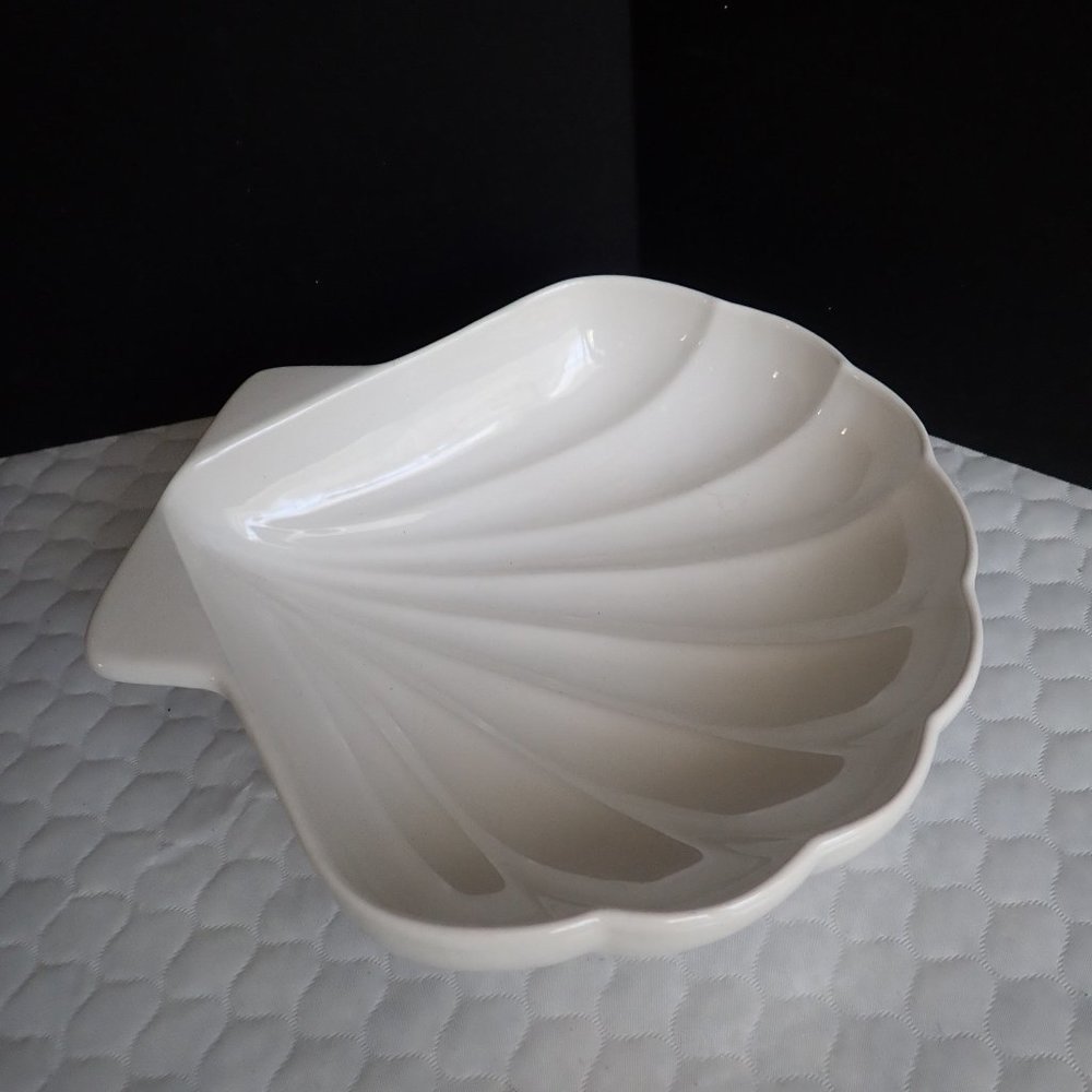 Pfaltzgraff Heritage White Shell Shaped 10 1/2 in